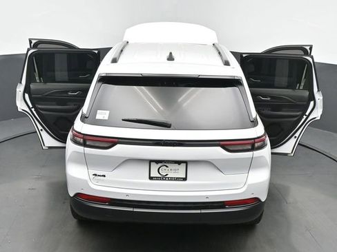 Used 2023 Jeep Grand Cherokee Altitude AWD/4WD image 62
