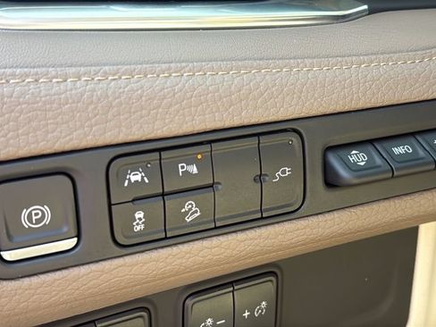 Used 2021 GMC Yukon Denali AWD/4WD image 13