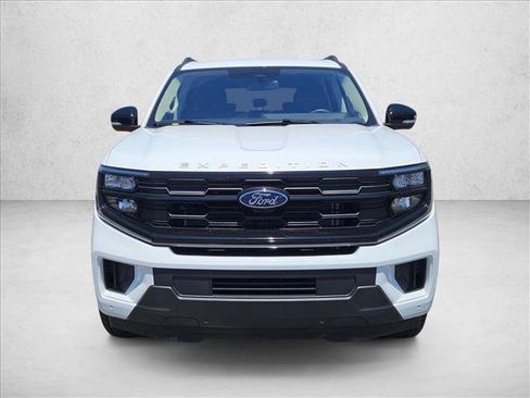 Used 2025 Ford Expedition Active AWD/4WD image 2