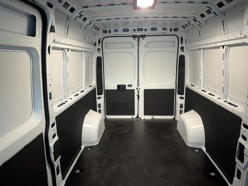 New 2025 RAM ProMaster 2500 w/ Quick Order Package 22G SLT image 8