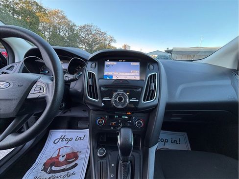 Used 2017 Ford Focus SEL image 11