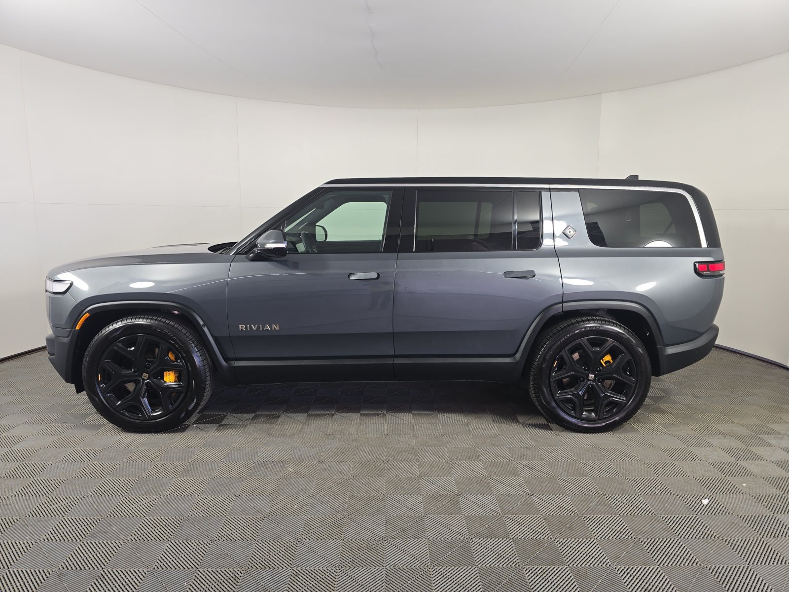 Used 2023 Rivian R1S Adventure Quad AWD/4WD image 2