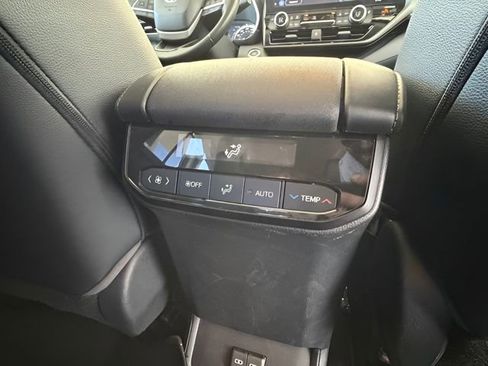 Used 2023 Toyota Highlander XLE image 31