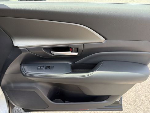 Certified 2025 Toyota Grand Highlander FWD image 16