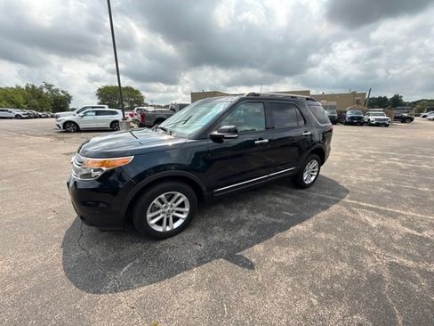 Used 2014 Ford Explorer XLT w/ Equipment Group 202A AWD/4WD image 2