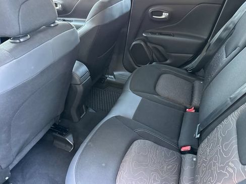 Used 2023 Jeep Renegade Latitude AWD/4WD image 14
