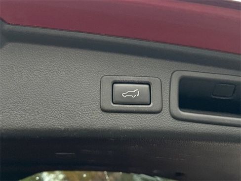 Used 2018 Subaru Forester 2.5i Touring w/ Popular Package #3B image 8