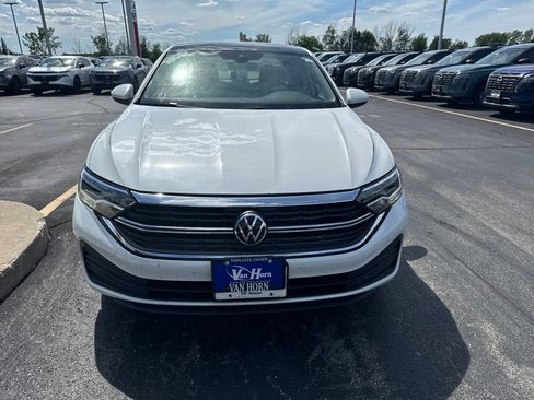 Used 2023 Volkswagen Jetta SE w/ Panoramic Sunroof Package FWD image 10