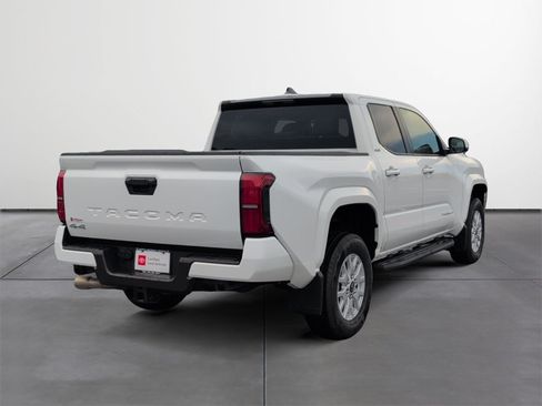Certified 2025 Toyota Tacoma SR5 AWD/4WD image 5