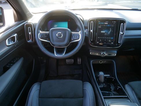 Certified 2022 Volvo XC40 P8 Recharge Ultimate image 12