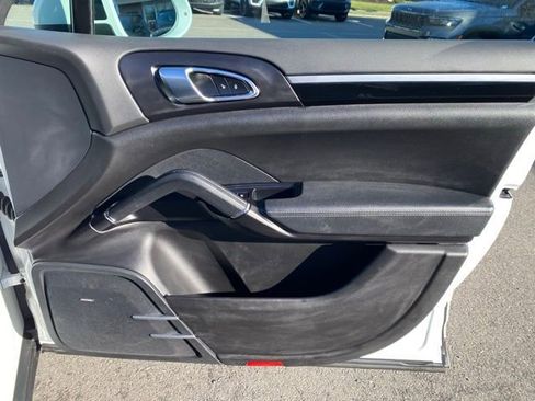Used 2017 Porsche Cayenne image 28