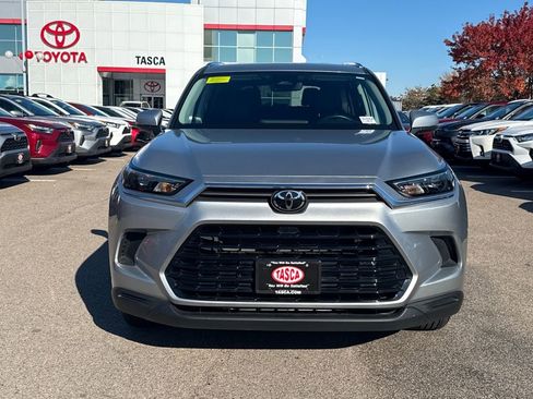 Used 2024 Toyota Grand Highlander XLE image 2