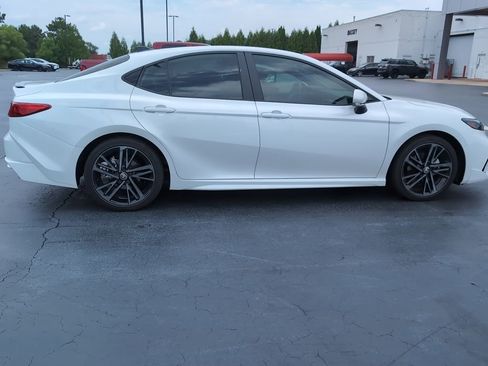 Used 2025 Toyota Camry XSE FWD image 6