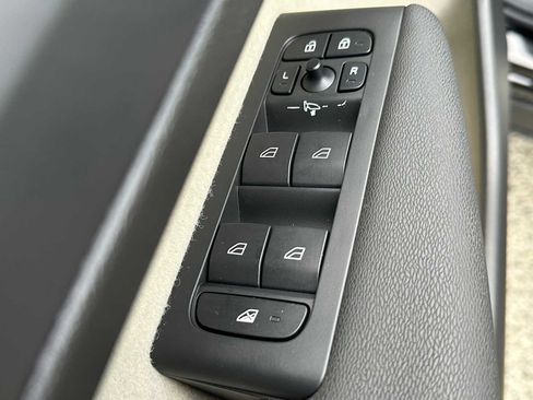 Used 2025 Volvo XC40 B5 Plus w/ Protection Package Premier image 21