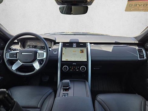 Certified 2025 Land Rover Discovery S AWD/4WD image 18