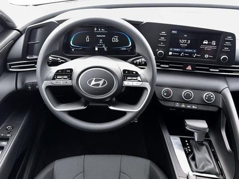 New 2026 Hyundai Elantra SE image 17