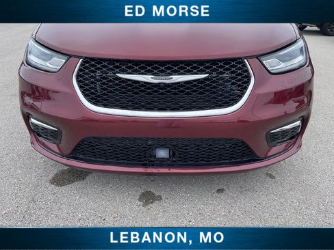 Used 2023 Chrysler Pacifica Touring-L FWD image 30