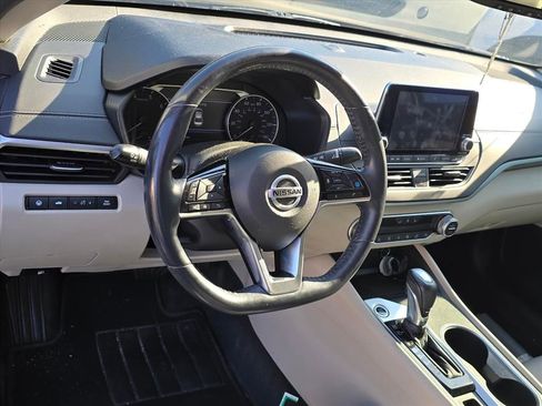 Used 2019 Nissan Altima 2.5 SV FWD image 6