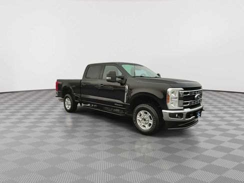 Used 2025 Ford F250 XLT w/ FX4 Off-Road Package image 2