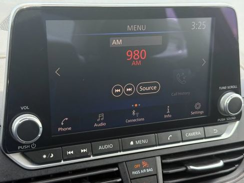 Used 2025 Nissan Altima 2.5 SV FWD image 18