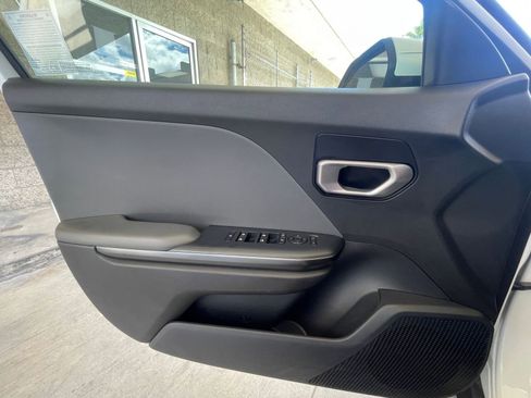 Used 2025 Kia K4 LXS image 18