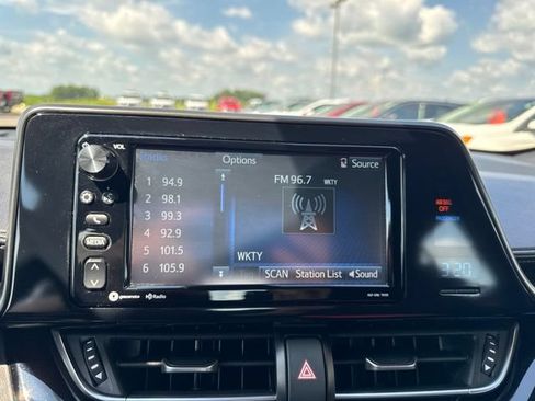 Used 2018 Toyota C-HR XLE FWD image 18