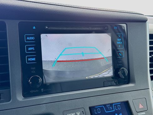 Used 2015 Toyota Sienna XLE image 10