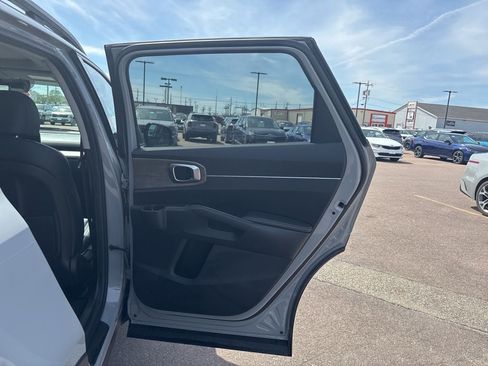 Used 2023 Kia Sorento S w/ Panoramic Sunroof Package AWD/4WD image 40