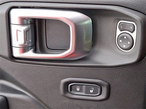 Used 2018 Jeep Wrangler Unlimited Sport S image 20