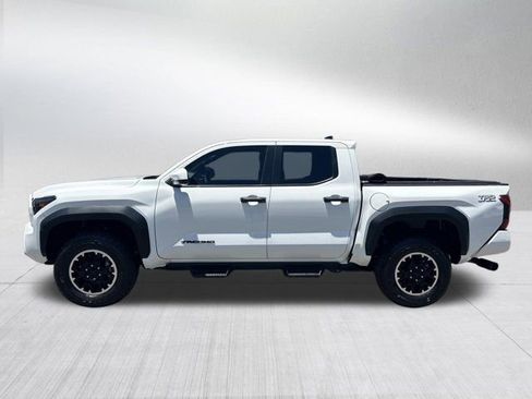 Used 2024 Toyota Tacoma TRD Off-Road AWD/4WD image 9