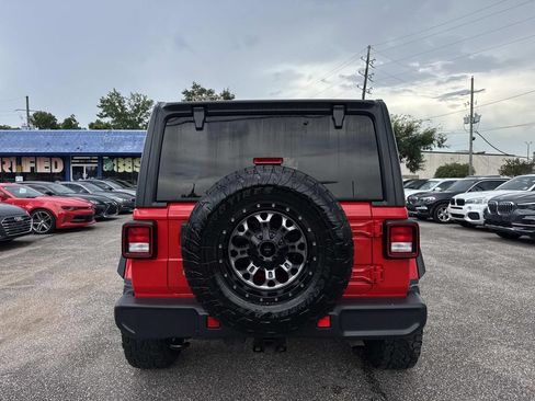 Used 2018 Jeep Wrangler Unlimited Sahara AWD/4WD image 7