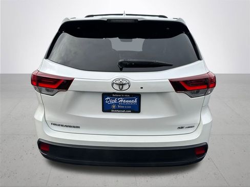 Used 2019 Toyota Highlander SE image 8
