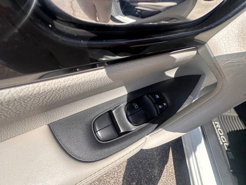 Used 2021 Nissan Rogue Sport SL image 13