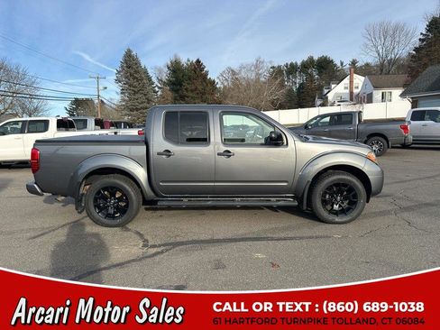 Used 2020 Nissan Frontier SV w/ Midnight Edition Floor Mats image 6