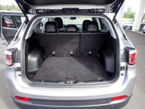 Used 2018 Jeep Compass Latitude w/ Popular Equipment Group image 11