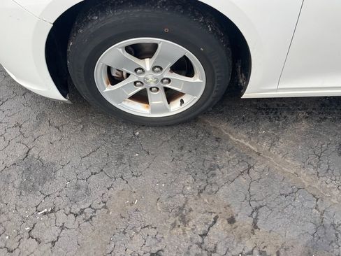 Used 2016 Chevrolet Malibu LT image 31