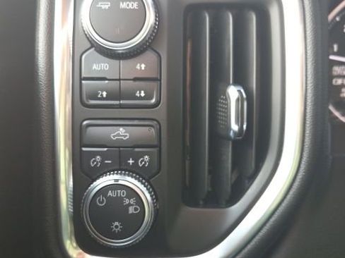 Used 2021 GMC Sierra 1500 SLE w/ X31 Off-Road Package AWD/4WD image 23