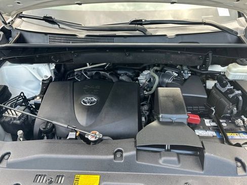Used 2018 Toyota Highlander Limited AWD/4WD image 9