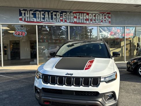 Used 2023 Jeep Compass Trailhawk image 33