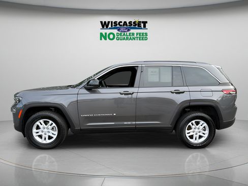 Used 2025 Jeep Grand Cherokee Laredo w/ Luxury Tech Group I AWD/4WD image 2