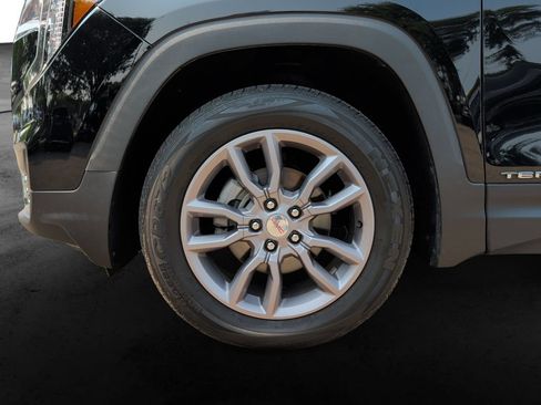Used 2024 GMC Terrain SLT AWD/4WD image 9