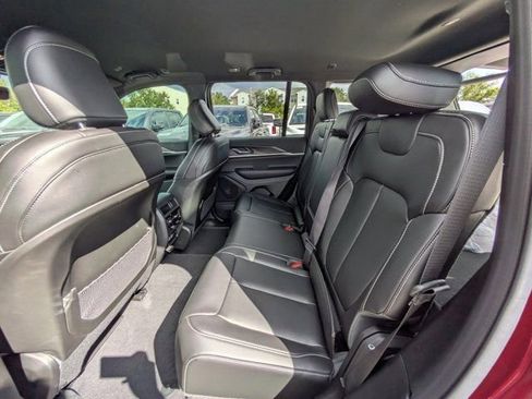 New 2025 Jeep Grand Cherokee Limited w/ Black Appearance Package image 12