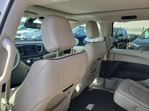 Used 2020 Chrysler Pacifica Limited FWD image 13