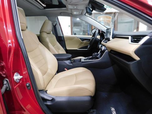 Used 2020 Toyota RAV4 Limited w/ Carpet Mat Package image 94