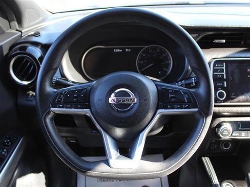 Used 2018 Nissan Kicks SV image 14