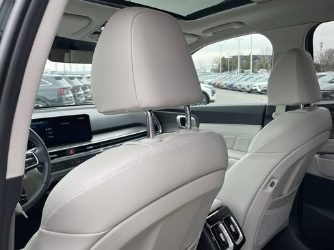 Certified 2025 Kia Sorento SX image 26