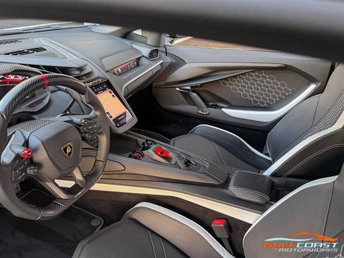 Used 2024 Lamborghini Revuelto AWD/4WD image 16