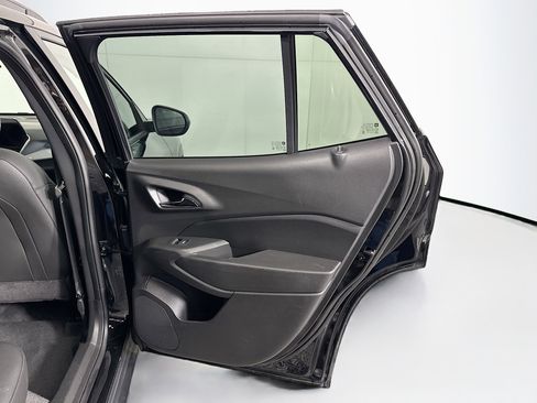 Used 2025 Chevrolet Trax LT w/ LT Convenience Package image 27