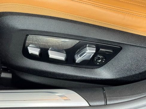 Used 2022 BMW 750i xDrive w/ Executive Package image 29