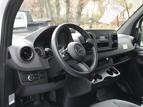 Used 2025 Mercedes-Benz Sprinter 2500 image 13